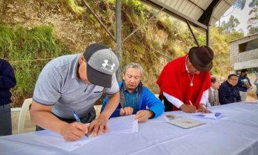 FIRMA DE CONVENIO PARA EL MEJORAMIENTO DEL SISTEMA DE AGUA DE LA COMUNIDAD LAS QUESERAS