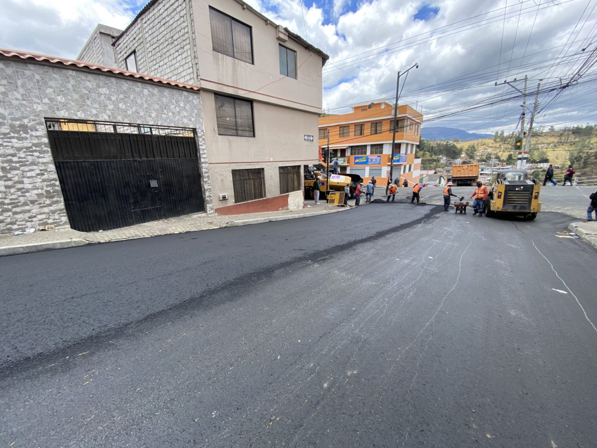 CONCLUYÓ ASFALTADO EN EL BARRIO BELLAVISTA
