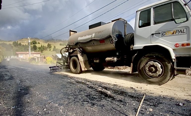 INICIÓ LA IMPRIMACIÓN DE LAS CALLES DE LA PARROQUIA SALINAS, PREVIO A LA COLOCACIÓN DE LA CARPETA ASFÁLTICA