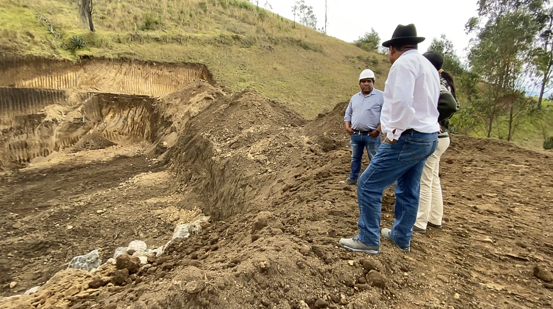 INICIÓ LA COLOCACIÓN DE LA GEOMEMBRANA EN EL CENTRO DE APROVECHAMIENTO DE RESIDUOS SÓLIDOS