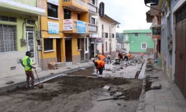 AVANZA EL PROYECTO DE ADOQUINADO EN LA CALLE PICHINCHA