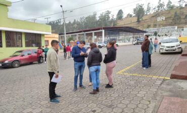 LA MUNICIPALIDAD VERIFICA EL USO DE VÍA PÚBLICA EN LA CIUDAD DE GUARANDA