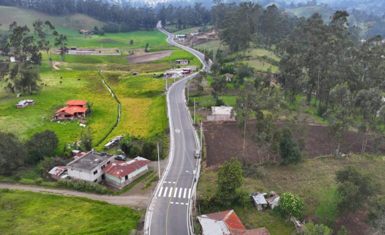 NUEVO ASFALTO EN EL TRAMO 4 ESQUINAS-MERCADO MAYORISTA