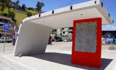 GUARANDA MODERNIZA SU INFRAESTRUCTURA URBANA CON NUEVAS PARADAS DE BUSES
