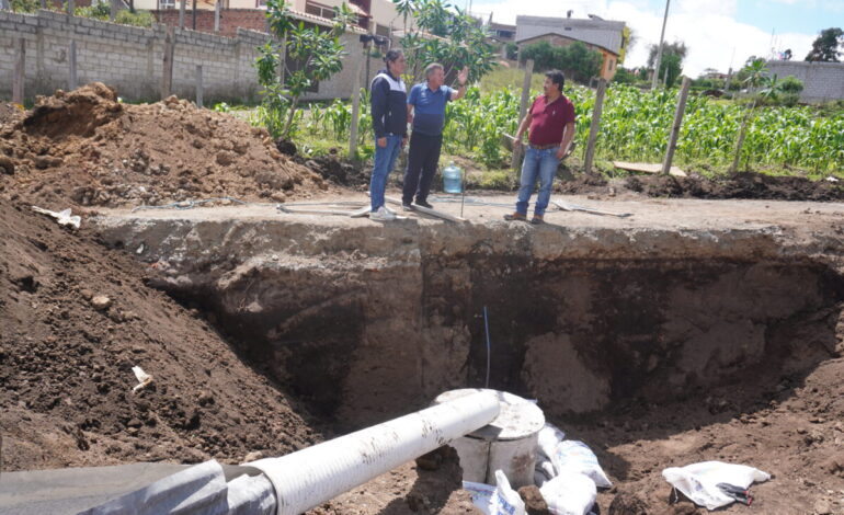 ALCANTARILLADO EN EL BARRIO REALIDAD BOLIVARENSE ALCANZA EL 50% DE AVANCE