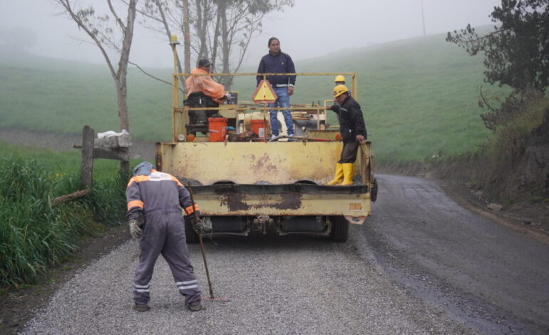 AVANCES EN OBRAS VIALES Y DEPORTIVAS EN QUINDIGUA ALTO