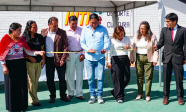 UNIDAD EDUCATIVA GUARANDA FORTALECE SU INFRAESTRUCTURA CON LA ENTREGA DE CANCHA, ADOQUINADO Y ÁREAS RECREATIVAS