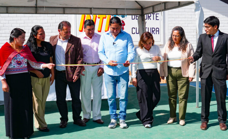UNIDAD EDUCATIVA GUARANDA FORTALECE SU INFRAESTRUCTURA CON LA ENTREGA DE CANCHA, ADOQUINADO Y ÁREAS RECREATIVAS