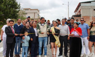 LA URBANIZACIÓN CACIQUE GUARANGA CELEBRA EL ADOQUINADO QUE IMPULSA SU DESARROLLO Y BIENESTAR
